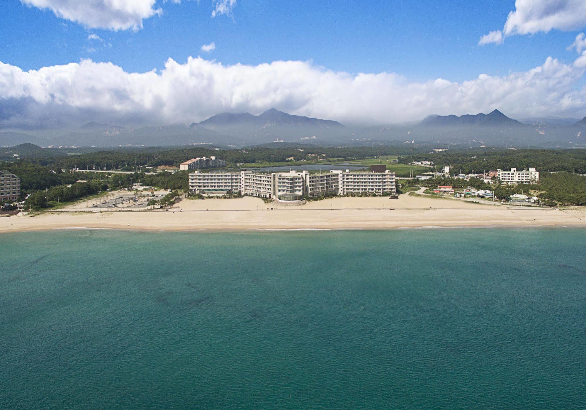 Kensington Resort Seorak Beach Sokcho Exterior photo